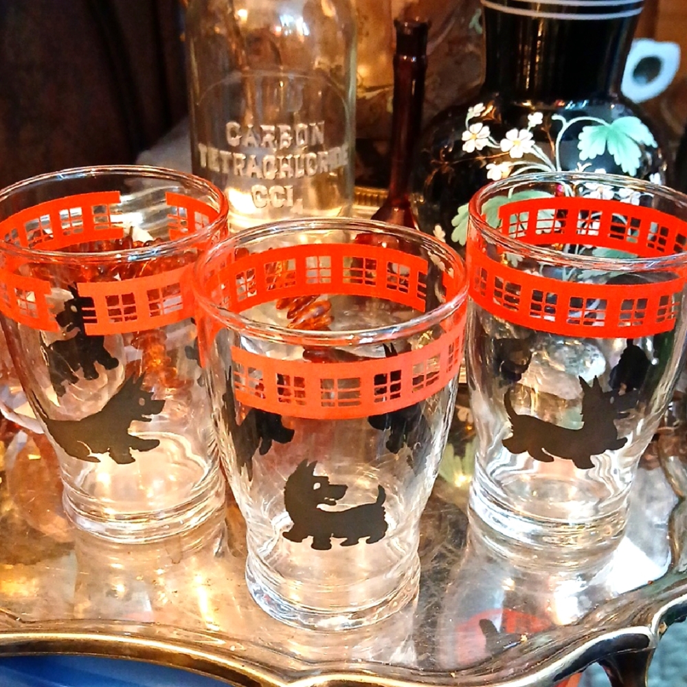 Vintage 1940 / 50s Scotty Dog Motif Glasses with Red and Black Design